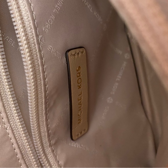 MICHAEL KORS beige padded leather clutch/shoulder bag with strap - Picture 8 of 12